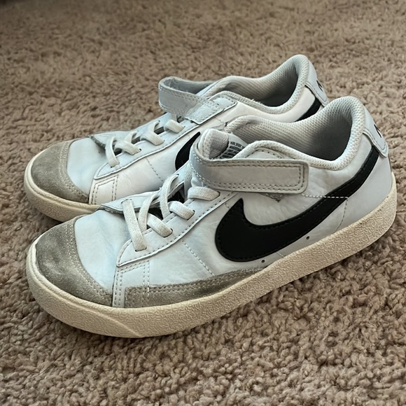 Nike size 2 - Picture 2 of 6